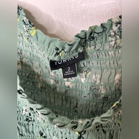 Torrid Smocked Babydoll top. Size 2. - Picture 3 of 3